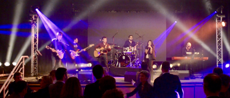 Animation Soirée d'Entreprise Live avec le Groupe Smart Music et Anggun - Smart Music