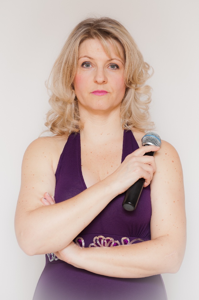 Miss Mélodie : Chanteuse Variété Festif Animatrice et DJ Auvergne - Haute-Loire (43)