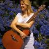 Mirthe : Mirthe dans les hortensias
