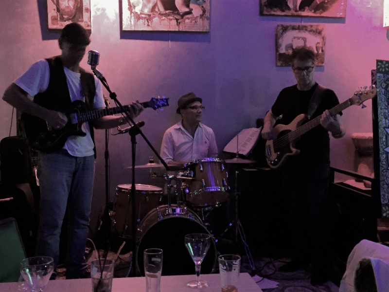 Photo concert restaurant du plan d'eau Valbonnais Blues Road