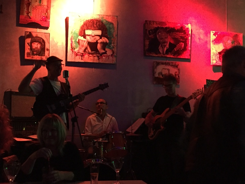 Photo concert restaurant du plan d'eau Valbonnais Blues Road