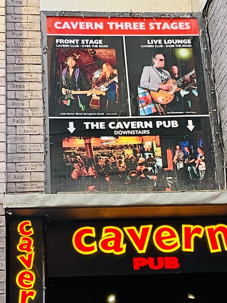 Photo concert Monday Club at the cavern Club of the Beatles Liverpool Marianic